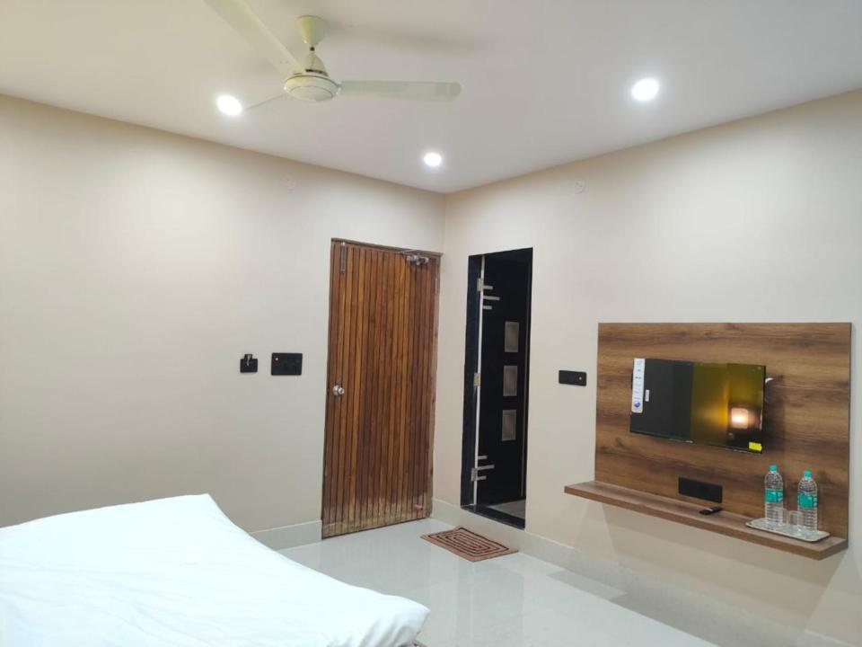 Hotel Vaishnavi Near Baba Dham Temple Deoghar Bagian luar foto